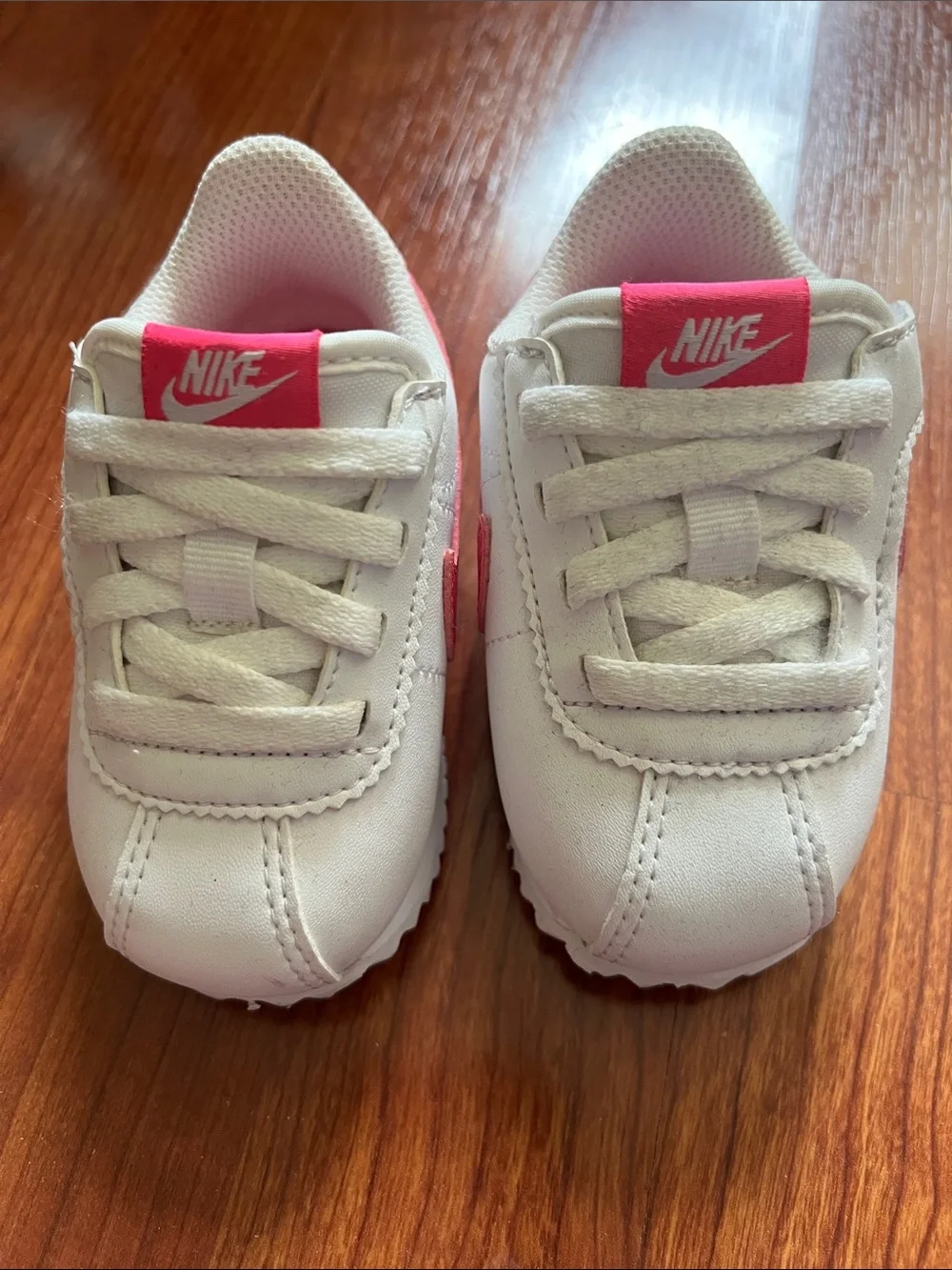 NWOB Nike Toddler White Sneakers with Pink Logo - size 5C